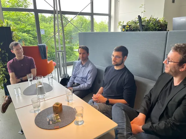 Vom Historiker zum Hightech-CEO – Dr. Adrian Roßner beim YoungLeader MeetUp in Kemnath